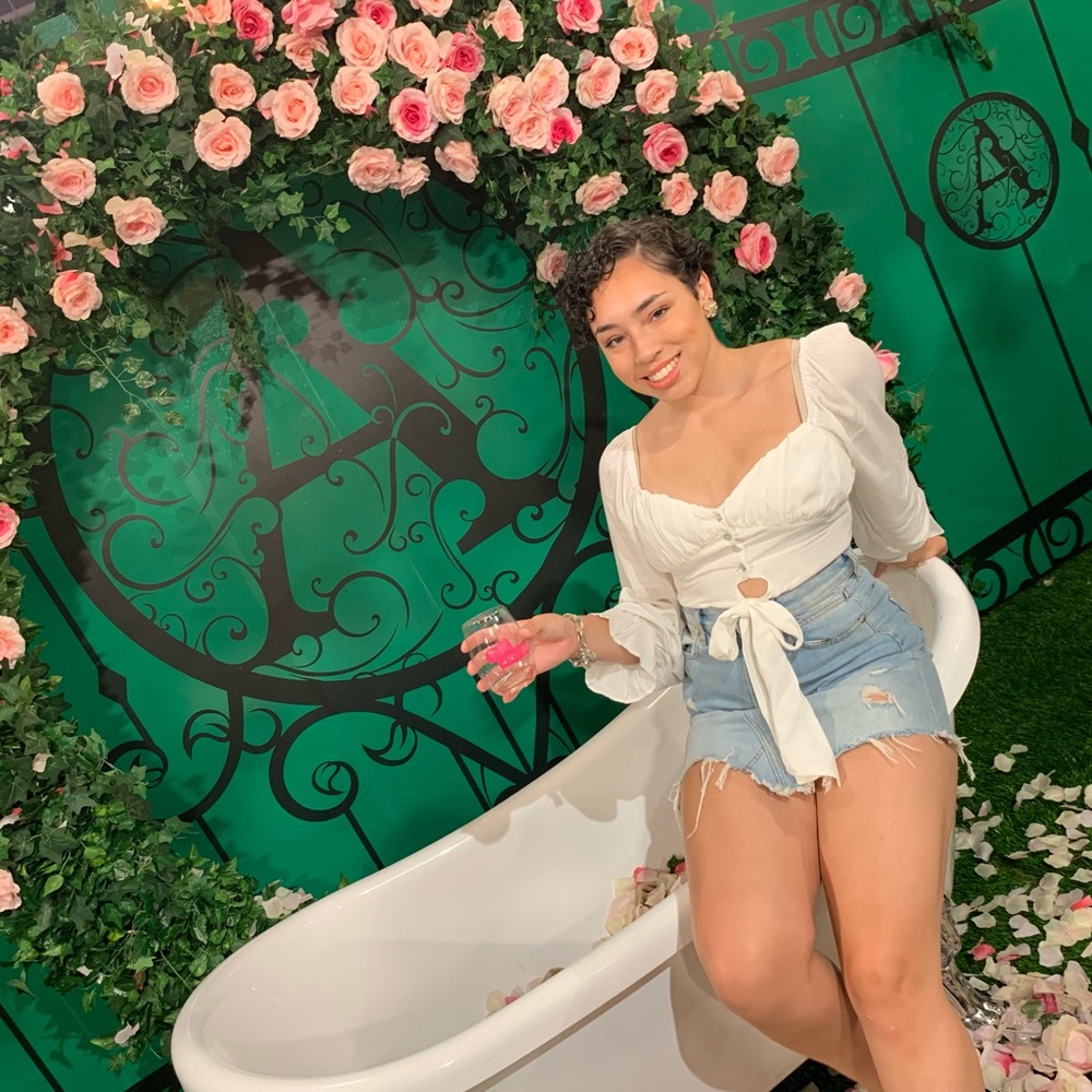 Meet your Posher, Crystal